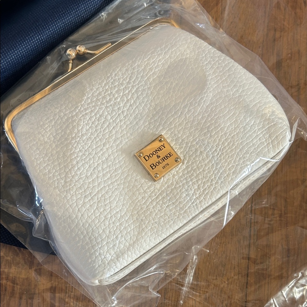 Dooney & Bourke White Leather Hobo Bag &Change Purse NEW - Picture 3 of 10